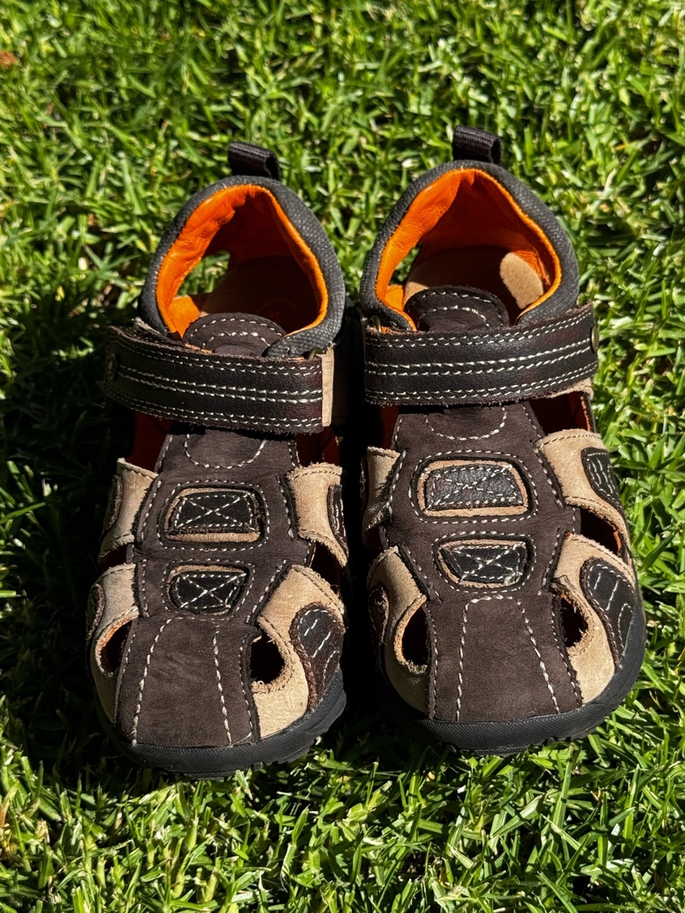 Stride Rite Boys Brown & Tan Closed-Toe Tucker Sandals, size 10 Wide